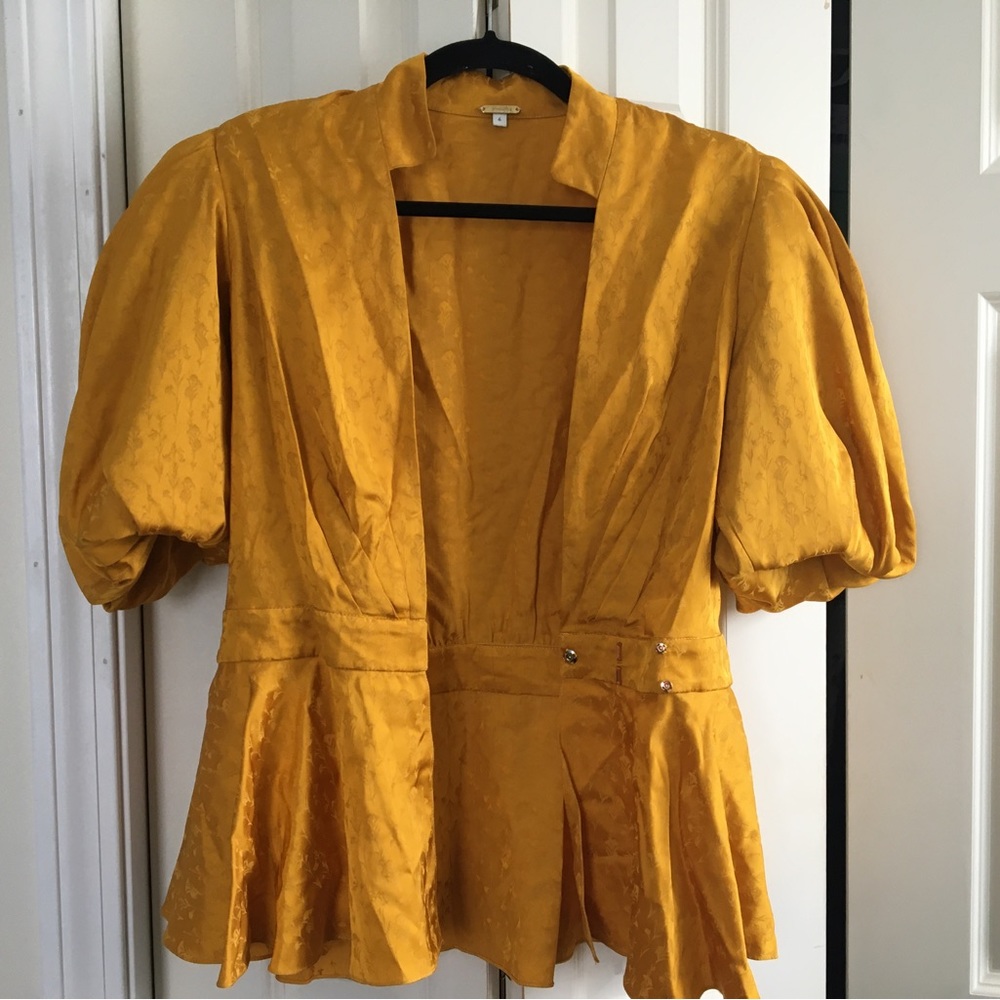 Beautiful puff sleeve top